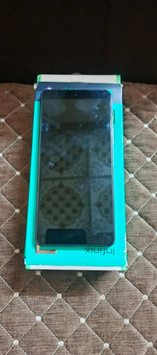 تلفون انفنكس نوت 30 ابرو
النظافه 100/100
شاشة AMOLED بحجم 6.67 إنج وتردد 120Hz.
معالج MediaTek Helio G99 مناسب للألعاب والاستخدام اليومي.
كاميرا رئيسية 108MP.
بطارية 5000mAh.
شحن سريع 68W.
شحن لاسلكي 15W.
بصمة مدمجة بالشاشة.
256GB ورام 8GB
 السعر 250 وبي مجال  الاستفسار ***********
وخاص
