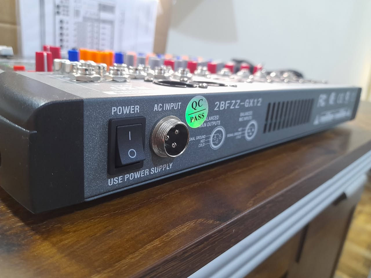 🔥 مكسر ماركة NXG المعروفة  موديل GX6 🔥
جديد تماماً (غير مستخدم) ✨
🎚️ جودة صوت عالية ونقية
🎤 بيه عدة مداخل مايك
⚡ بيه زر خاص للمايكات الكوندنسر (فانتوم باور)
🎛️ يحتوي على عدة مؤثرات صوتية مدمجة
🎧 مخرج سماعات وتحكم سهل
مناسب للاستوديو، التسجيل، والبث 🎶
💰 ألسعر :  ٩٠ الف!


**إذا كنت صاحب هذا الإعلان وتريد حذفه لأي سبب، رجاءا أرسل رسالة إلى الدعم الفني**