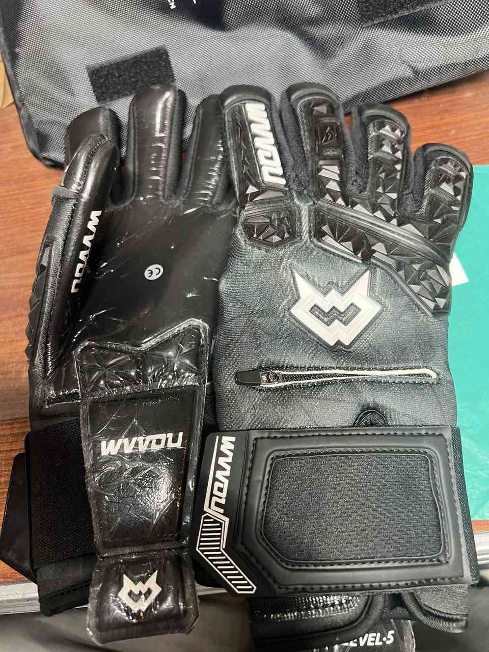 جفوف حارس مرمى 
قياس ٩
السعر ٢٠


**إذا كنت صاحب هذا الإعلان وتريد حذفه لأي سبب، رجاءا أرسل رسالة إلى الدعم الفني**