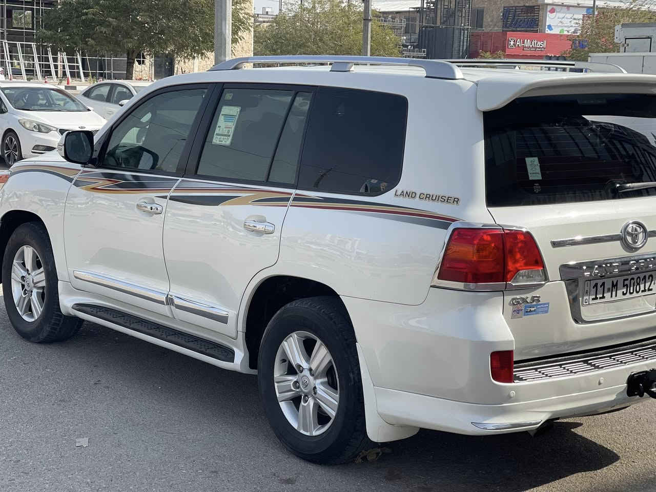 لاندكروز GXR 2015
رقم بغداد جديد بأسمي 
بريم اصل فول مواصفات :
بصمه
تشغيل عن بعد
كشنات جلد
فول حساس 
زنون 
مري شفط وقلاب 
ماشيه ١٦٠ الف 
مكفول عدا بارد بسيط 
السعر 395$ 
رقم موبايل *********** 
مكان سياره النجف
