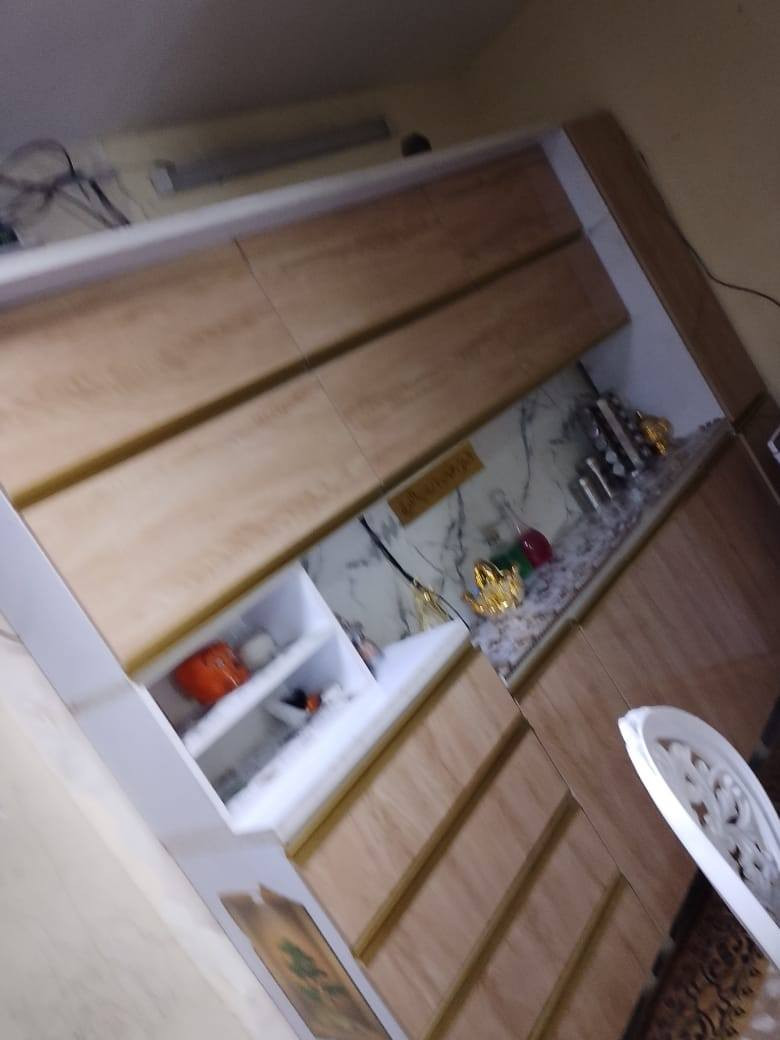 السلام عليكم كاونتر جديد.كلش وحديث للبيع 3متر وسنك متر ونص بسعر مناسب شغل درجه اولئ موقعها بغداد البلديات  شارع الكنيسه للتفاصيل ***********
