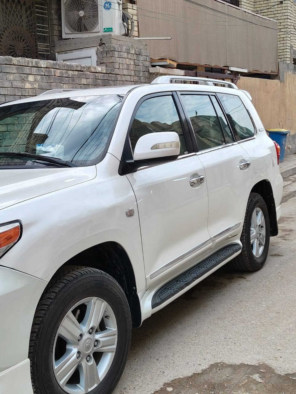 السلام عليكم الاندكروز 2011 رقم بغداد للمراوس فقط  محرك وكير وحداديه وتخم تاير نضيفات كلش السياره ما بيه ضربه عدا شبر بالقطعه الثانيه بالباب الخلفي وركن الجاملغ الأمامي الايسر وغير ماكو ابد شرط السونار السياره كامله ومواصفات الستينيه معروفه  للمراوس  بالاندكروز أحدث او تاهو رقم أربيل  السعر 33000 $  مكاني بغداد رقم  ***********
