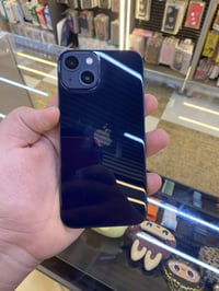 ايفون 13. العادي. الكامر سيلفي متشتغل  تجي تفصح وتروح توصيل ماعندي. عن...