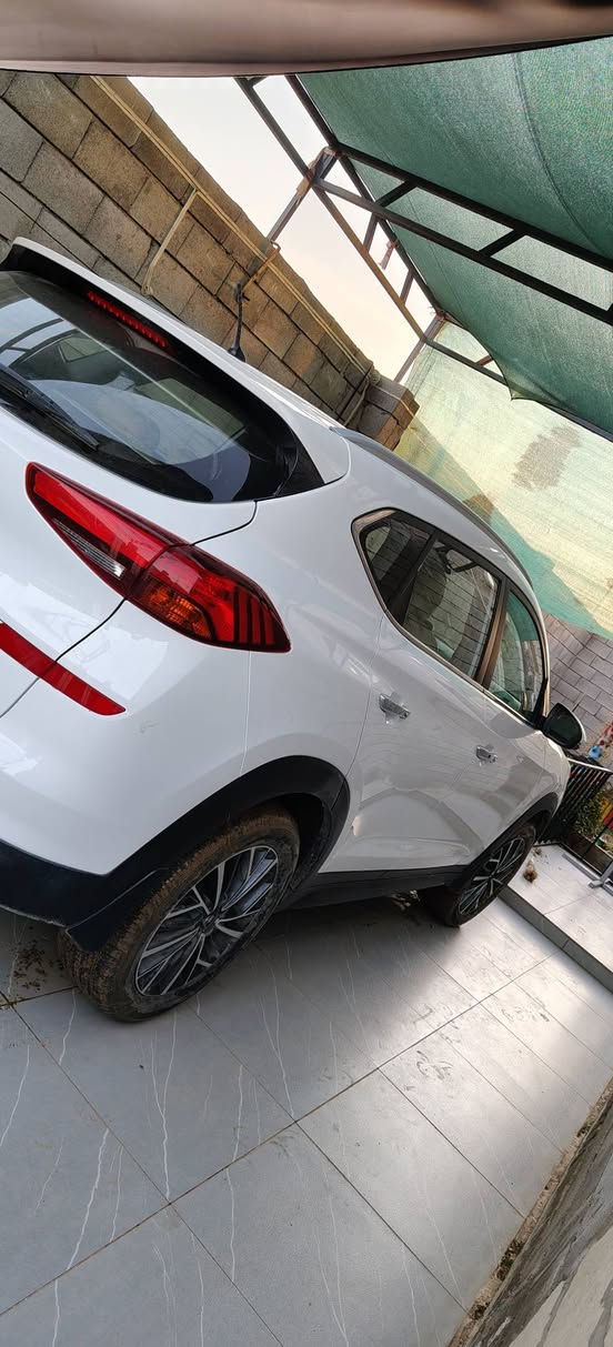 السلام عليكم
توكسون 2020 
كشنات كهربائي 
شاشه  كبير كاميرا خلفيه 
ماشي 25 الف فقط 
سبير ما نازل بعد 
رقم اربيل باسمي كربون بنزين بيها
***********
‏‪0770 564 7780‬‏
سعر 240
السيارة وضع شركة مكفول 
. مكان الموصل القبه قراقوين
