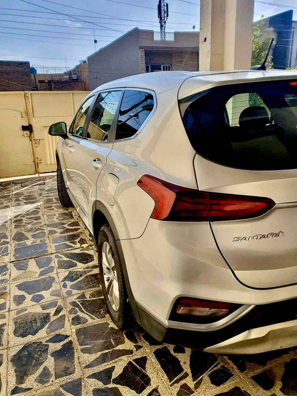 السلام عليكم
للبيع سنتافي 2019 وارد امريكي 
السيارة على وضع الشركة ما بيها نقص
رقم بغداد الجديد وسنوية جديدة

الحادث :
————-
حادث خلفي بدون ايرباك باب الجنطة فقط
حاليا بيها جاملغ خلفي بي طخة ويحتاجلة تعديل بارد فقط بدون شخوط ولا تكحيل
تقربر سونار موجود
ماشية 63 الف مايل

المواصفات :
——————
محرك 2.4 GDI مكفول من الفتح والتنقيص
5 راكب
رادار امامي وجانبي وخلفي
حساسات خلفية
نظام HTRAC AWD 
نظام AUTO HOLD
نظام الاطفاء الذاتي 
نظام تحديد المسار
نظام النقطة العمياء
نظام التتبع وقفل السرعة ( قيادة آلية )
نظام السيطرة بالمنحدرات
نظام مانع الانزلاق
لايت زنون
سايد بريك بصمة
كير 8 نمر 

السعر : 178  وبي مجال

الموقع : شارع فلسطين

رقم الهاتف : *********** بغداد, العراق
