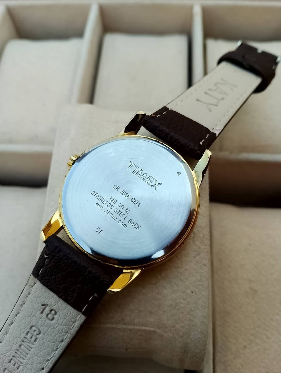 بسم الله الرحمن الرحيم 
تحيه طيبه للجميع ♥️ 
للبيع ساعه تايمكس 
براند امريكي اصلي
سير جلد طبيعي مبدل 
نافذه لعرض التاريخ 
مينه مضيئه ليلاً 
مكينه بطاريه 
السعر 30 الف 💵💵 
العنوان بغداد الدورة 
يوجد توصيل إلى جميع محافظات العراق وبغداد أيضاً 
للحجز والاستفسار المراسله على الخاص او على الرقم 
ه‍ *********** ☎️ متوفر واتساب
