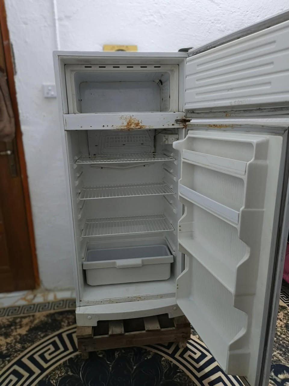 السلام وعليكم ثلاجة للبيع شكل شوفت عينك تجميد خير من اللة فقط لتبريد لجوة عوزة غاز شرط مكان سوق الشيوخ
سعر خاص  رقم /***********
