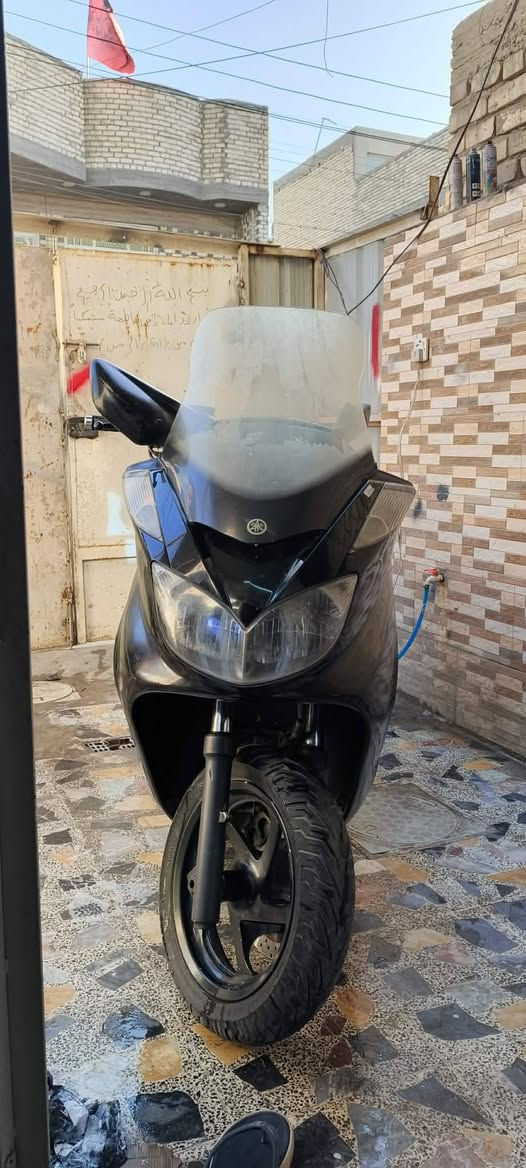 ماجسته حديث ملي گراند سرعة 180 مكينة 400 الدراجة متروكه شلعة ومعدل وكهربائيات كلها شغالة .حتى جهاز انذار بيها بس صار هواي متروكة .تجي تاخذها ابيعها كوم حديد الي تفيده.سعرها 350  وبيه مجال.مكاني بغداد الشعب ***********
