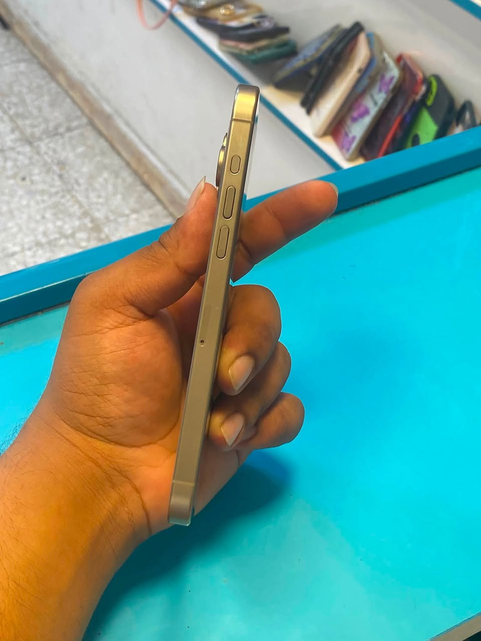 ايفون 15 بروماكس ذاكره 256 بطاريه 98  امريكي نموذج m عنواني بغداد الشعب حي سومر  ***********
