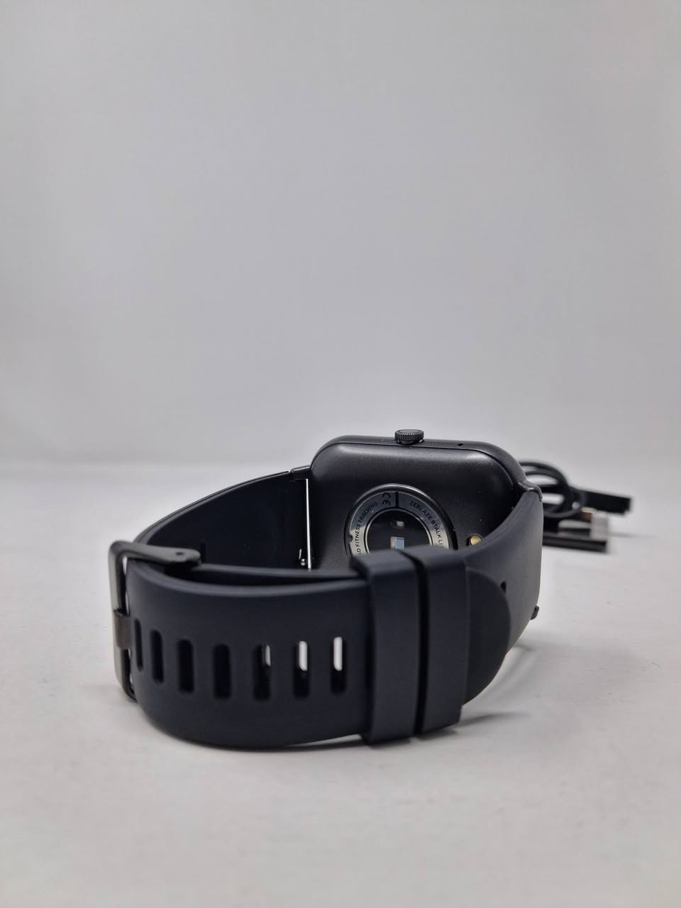 الساعة الذكية Zeblaze Btalk Lite
المواصفات
قوة شحن تدوم 15 يوم 
سبيكر صوت عالي جدا 
تدعم اكثر من 130 وضع رياضي 
تدعم اللغه العربيه 
ضد ماء بعمق 50 متر وقوة تحمل ساعتين 
اتصال واستقبال الاشعارات الهاتفيه مع ربط الهاتف 
تتبع اللياقة البدنية: تتضمن وظائف مثل عداد الخطوات ، وحساب السعرات الحرارية المحروقة وقياس المسافة 
المراقبة الصحية: تحتوي على مستشعرات لمراقبة معدل ضربات القلب، ونسبة الأكسجين في الدم، وتتبع جودة النوم


**إذا كنت صاحب هذا الإعلان وتريد حذفه لأي سبب، رجاءا أرسل رسالة إلى الدعم الفني**