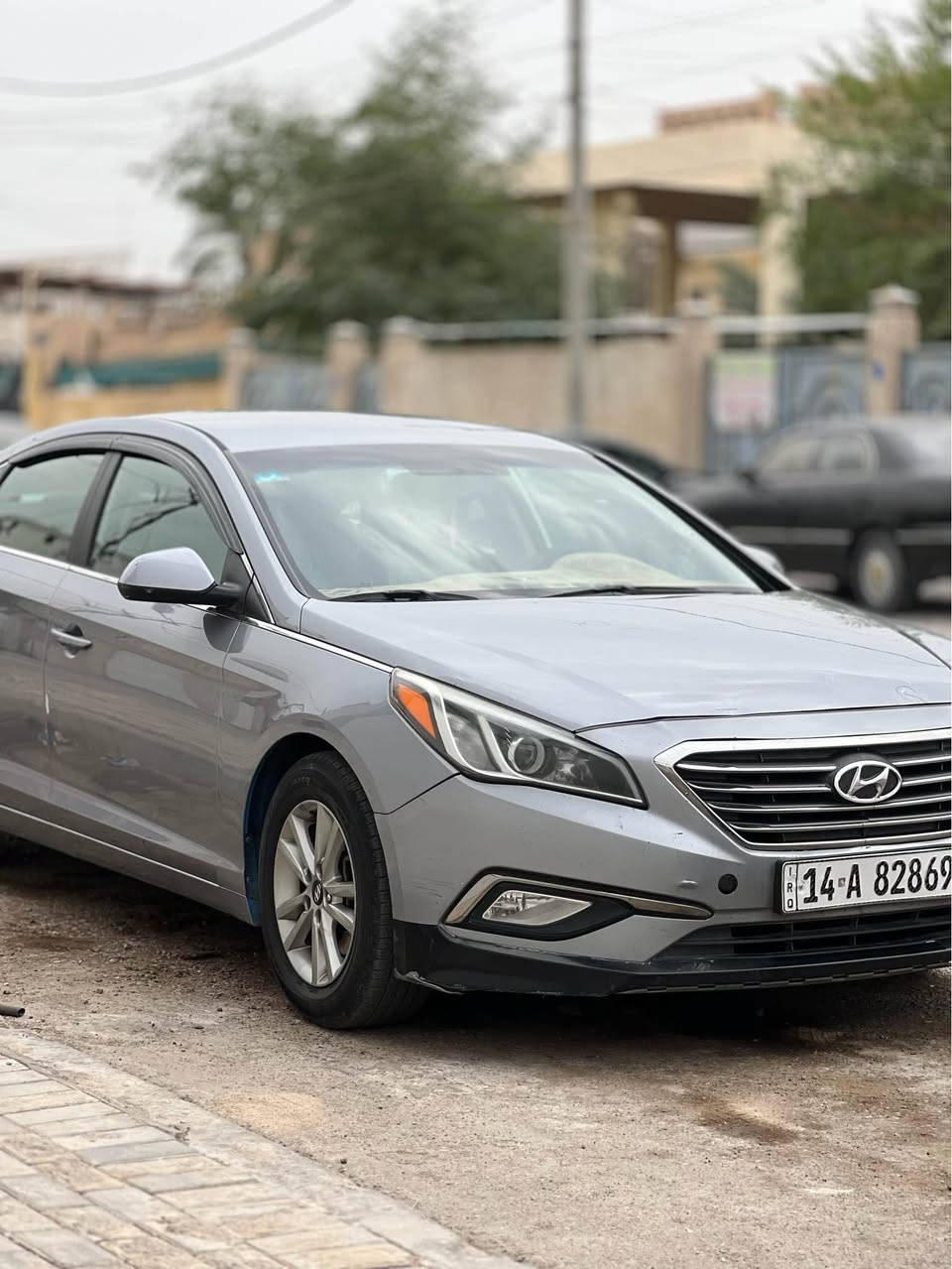 سوناتا 16 اللون فيلي وارد امريكي بأسمي السيارة سنوية جديدة مرقمة بصرة الرقم الانكليزي تحويل ثاني يوم السيارة جديدة وجاهزة من كلشي حدادية جديدة تبريد تدفئة كلشي شغال بيها حادثها كلش بسيط سعرها 120$ وبيها مجال للعلم انا مبدل بيها ربل ولف ومعلي الگازگيت وبيها طخه بسيطة بـ باب العبري خلف السايق للتواصل : *********** ابو الخصيب, البصرة
