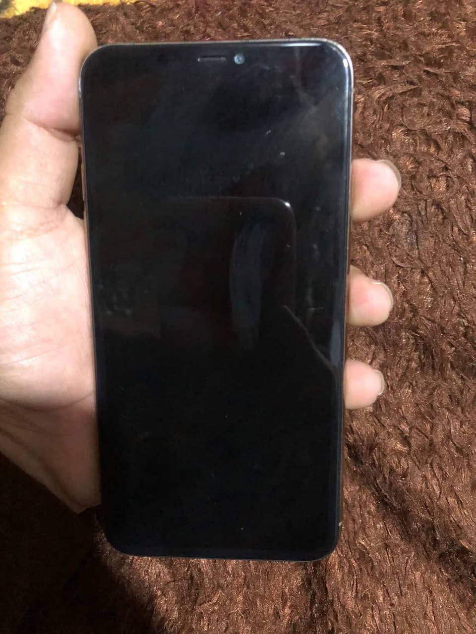 سلام عليكم آيفون 11برو ماكس  ذاكره 256 مبدل شاشه نوعيه جيده وبطاريه قبل كم يوم بدلتها وفيس إيدي متوقف السعر 225 وبي مجال عنوان بصره 5ميل  التواصل ***********
