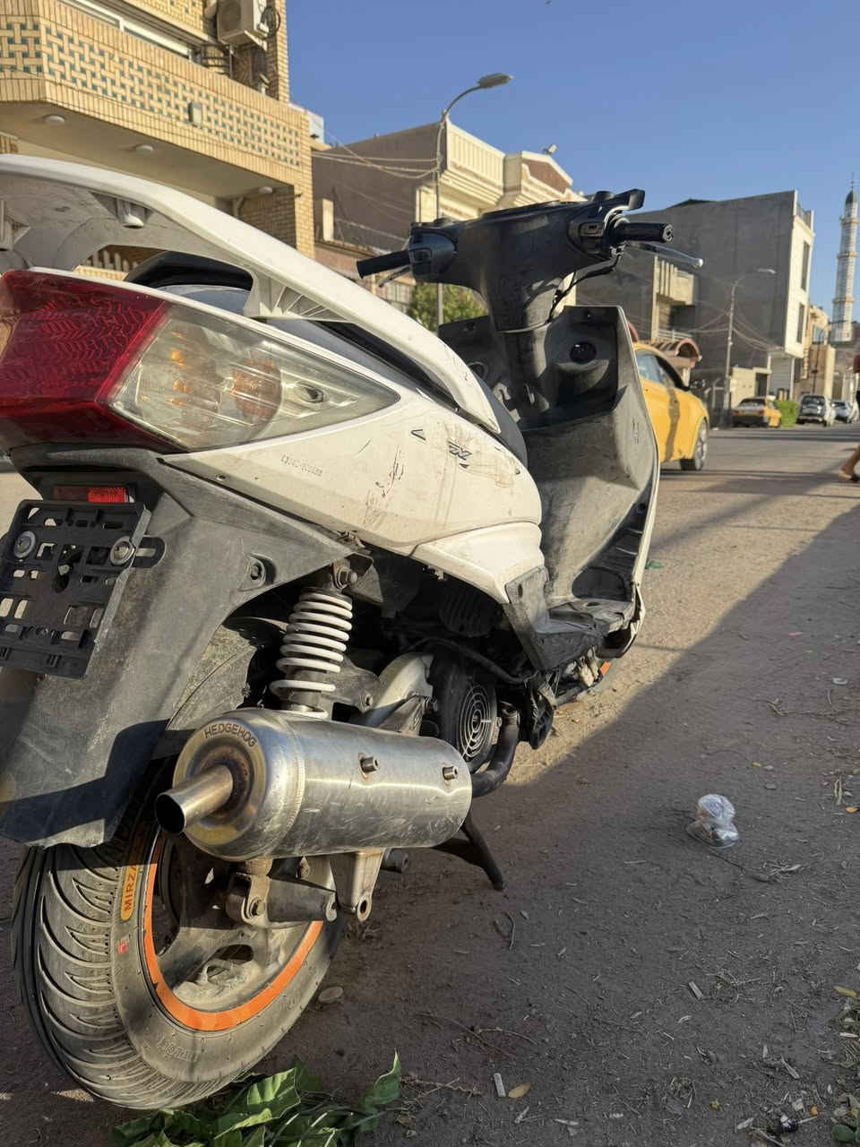 السلام عليكم شباب سكنس فحل للبيع الدراجه كامله الدراجه نضيفة السعر ٤٠٠و بيهة مجال مكاني الاعظمية  ***********
