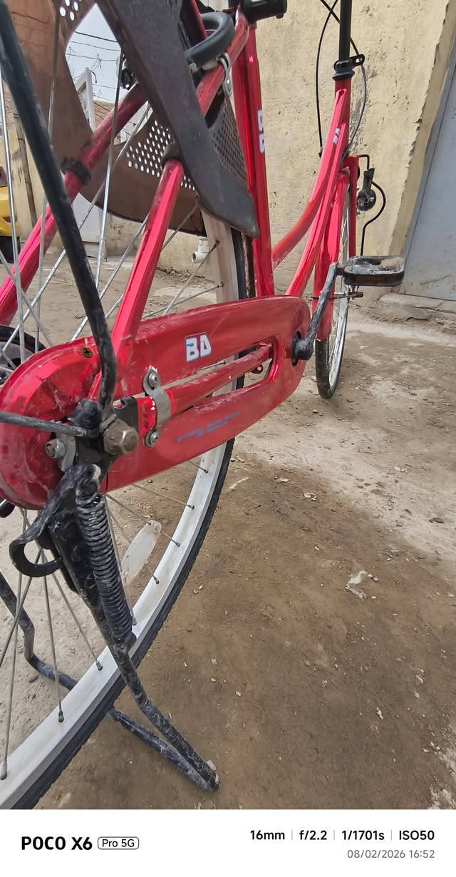 سلام عليكم 
بايسكل للبيع شركه 𝑩𝑫
لون احمر 🔥
موديل 2021 
البايسكل نضيف ومابي اي نقص گدامك الصور 🫵
ويا من الك رماش 🎁 وموجوده الاصليه اذا تريدهه🌹
داينمو شغال ثلجي ❄
بريكات شغاله 
قفل شغال  بي مفاتيح 2 🔐
السعر 125 قفل 
مكاني حله حي الصحه 
تواصل اكثر اتصال عله الرقم 👈***********
