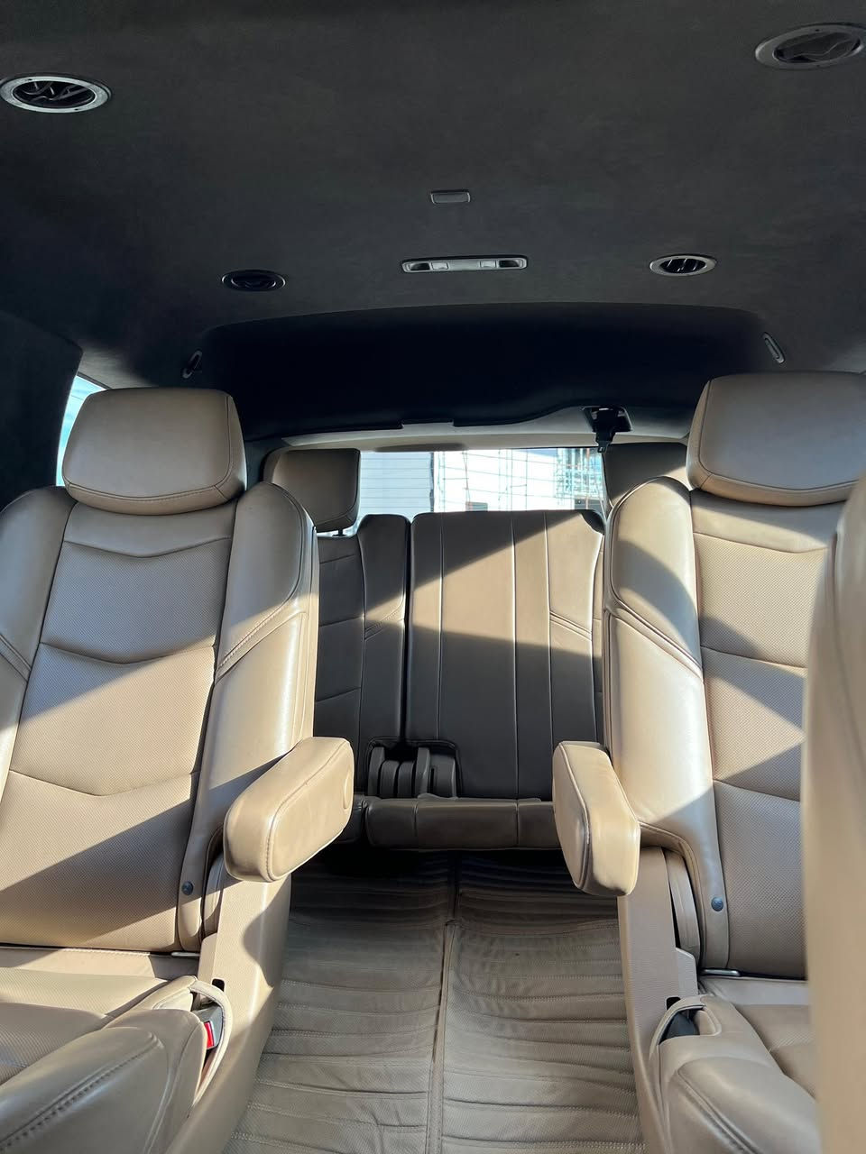 الفخامة الامريكية
كاديلاك اسكاليد 2020 بلاتينبوم 
بلاك ( خـليـجـي ) ماشيه 98 الف 
مكفوله من الضرر والصبغ رقم بغداد بأسمي 
رقم صاحب سيارة***********
فقط اتصال       
السياره فول 1/1 
السياره فول ومعروفه للجنايه 
بدون بارد  ،بدون حتى شخط
دعاميات هم بدون صبغ غاز
محرك كير بشرط مامفتوح 
سيارة  نظيفة كلشي عل بلاد لوك 
باسمي السنوية بشرط تحويل ثاني يوم 
مكان السياره بغداد
><><><><><><><><
محرك  : 8 سلندر 6.2 ‎
محـرك كير بشرط مامفتوح 
سنويه 2030
====——====———====
السيارة احلى من الصور 
====——====——=====
‏‎ 
‏‎مواصفات فــول⚜️
تشغيل عن بعد
‎سلايد
‎شاشة كبير 
‎شاشة لمس
‎ثلاجـة
نضام اصطفاف ذاتي 
نضام قياده sport
نضام قياده في الثلج 
نضام قياده اقتصادي 
‎صندوك شفط
مساج للكراسي الامامية
‎كشن جلد
‎كشن تبريد تدفئة 
‎كامـرة 360 
‎حــساس خلفي امامي
‎خمس  كامـرات5️⃣
‎شحـن موبايل 
‎سقف DVD
‎كلا كشن ayepat 
‎كامـرة فـوول HD
‎يدة بصمة 
‎ ليـد دوسـة ويده باب 
‎دوسـة كهرباء
‎كامـل زينون 
‎رادار امامـي و خلفــي 
داخـل السيارة بيجي
‏‎كشـن خزن
‎كامــل سماعات بلادي
‎داتا شو 
‎مرايات الجانبـي رادار 
‎قاصــة
كشنات الخلفـي كهربائية
السعر 460
