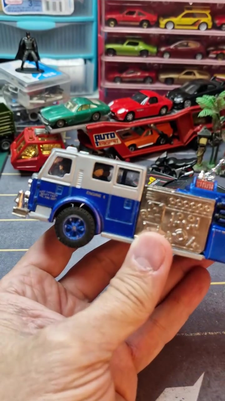 ~CORGI~~CLASSIC FIRE VEHICLE~AMERICAN LA FRANCE FIRE PUMPER~CARNEGIE~

Scale 1\50
Price 9 JD 
For more details please DM me


**إذا كنت صاحب هذا الإعلان وتريد حذفه لأي سبب، رجاءا أرسل رسالة إلى الدعم الفني**