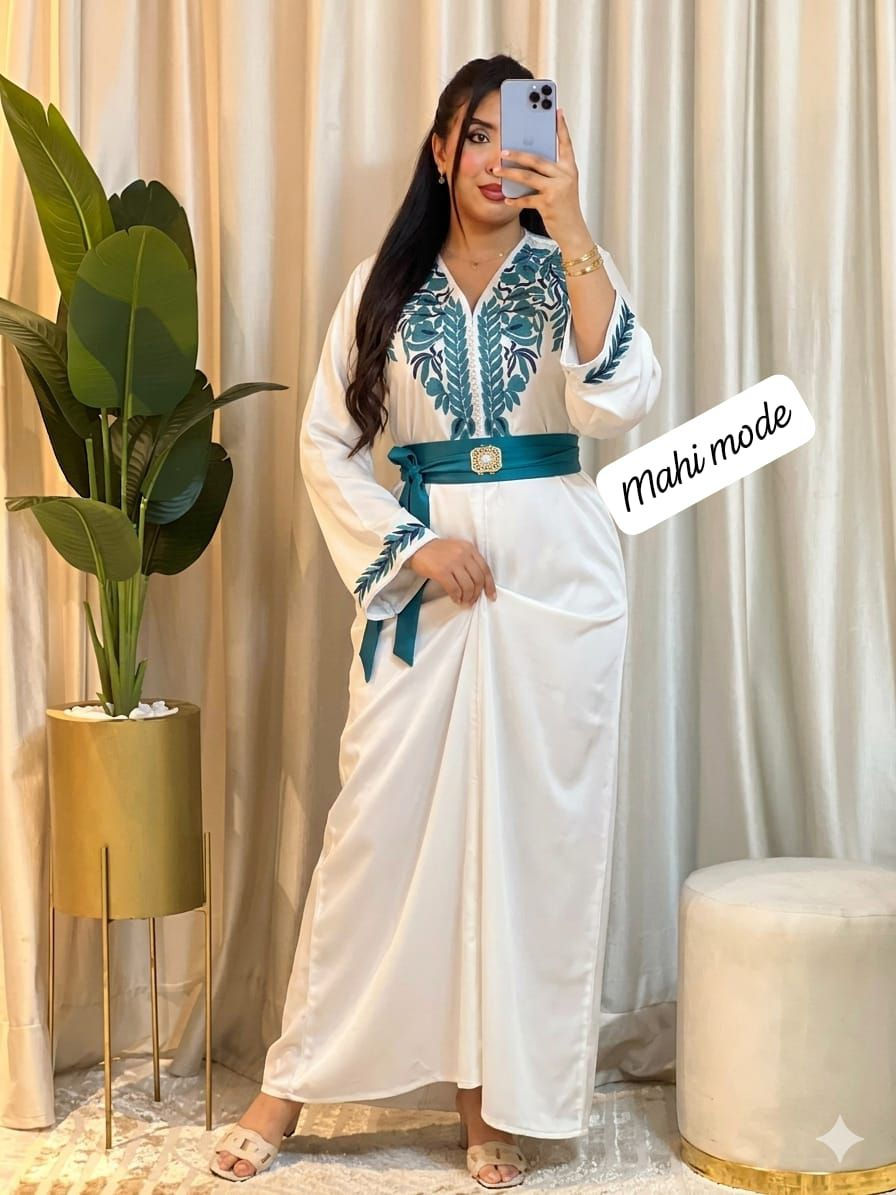 ✨ قفطان  كريب أنيق بتصميم راقٍ يجمع بين البساطة والفخامة، مزين بتطريزات دقيقة على الصدر والأكمام تضفي عليه لمسة تقليدية عصرية مع حزام أنيق يبرز جمال القوام ويضيف لمسة من الرقي. مناسب للمناسبات العائلية والسهرات الخاصة
 ولكل من تبحث عن الأناقة والتميز. 
 متوفر بالوان صيفية  مميزة 
تناسب جميع  الاذواق 
،،L xl xxl
🤩🤩🤩


**إذا كنت صاحب هذا الإعلان وتريد حذفه لأي سبب، رجاءا أرسل رسالة إلى الدعم الفني**