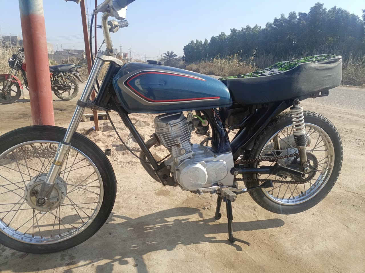 السلام عليكم شباب دراجه ناعمه للبيع شغال نظيفه وحلوه مكانها البصره الهارثه ادوات ادت يريد يخابرني شوف العين تجي وتشوف شعر 425 وبيها مجال للشرايه وهذا رقمي ***********
