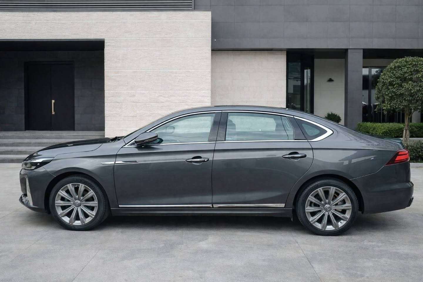 ✨ للبيع | سيارة GAC8 موديل 2024 ✨
فرصة مميزة لعشّاق الفخامة والراحة 👑
سيارة بحالة ممتازة جداً، استخدام خفيف ونظيف، جاهزة للاستلام بدون أي ملاحظات.

🔹 الموديل: 2024
🔹 النوع: GAC8
🔹 المسافة المقطوعة: 16,000 كم فقط
🔹 الحالة: مكفولة عامة (وضع شركة)ضمان 5سنوات
🔹 البيع: نقداً أو أقساط 
🔹 المواصفات: فول 1/1  راحة، قوة، وتقنيات حديثة

سيارة تجمع بين الهيبة والأداء العالي مع تصميم عصري فاخر، مناسبة للباحثين عن التميز والرقي.

📞 للاستفسار والمعلومات أكثر — التواصل على الخاص أو الاتصال مباشرة.
***********
***********

#بيع_سيارات #GAC #سيارات_2024
