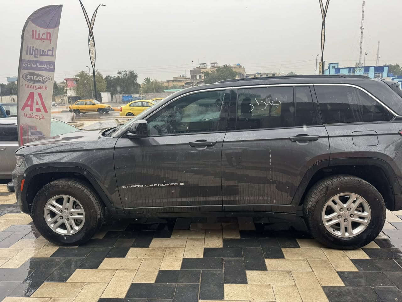 جيب لاريد 2025 دخول حديد
حره بسمي داخله 
السياره بيه شفتات ستيرن ورادارات جميع الجهات بدون ايرباك ضرر موضع امامكم
***********
***********
