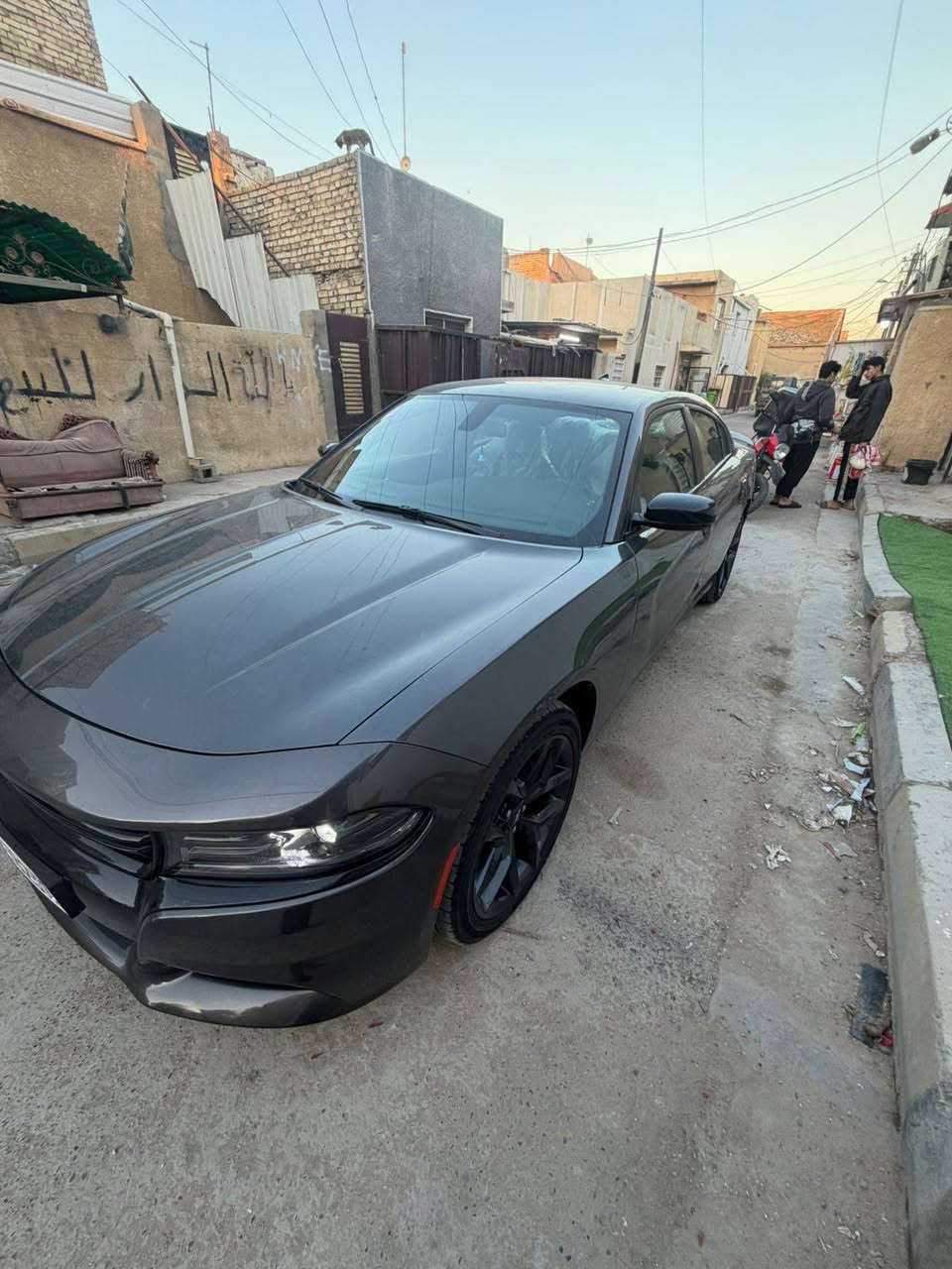 السلام عليكم جارجر موديل 2023السيارة sxt شاشة جبيرة   كشنات حضن ماشيه 38ميل مكينة 3600 حادث مثل ما موضح بالصور تبديل بابتين نفس لون ايرباكات راجع سستم 100/100 سيارة نضافتهة 100/100 جديدة  السعر 220وبيهة مجال مكاني بغداد رقمي للتواصل ***********
