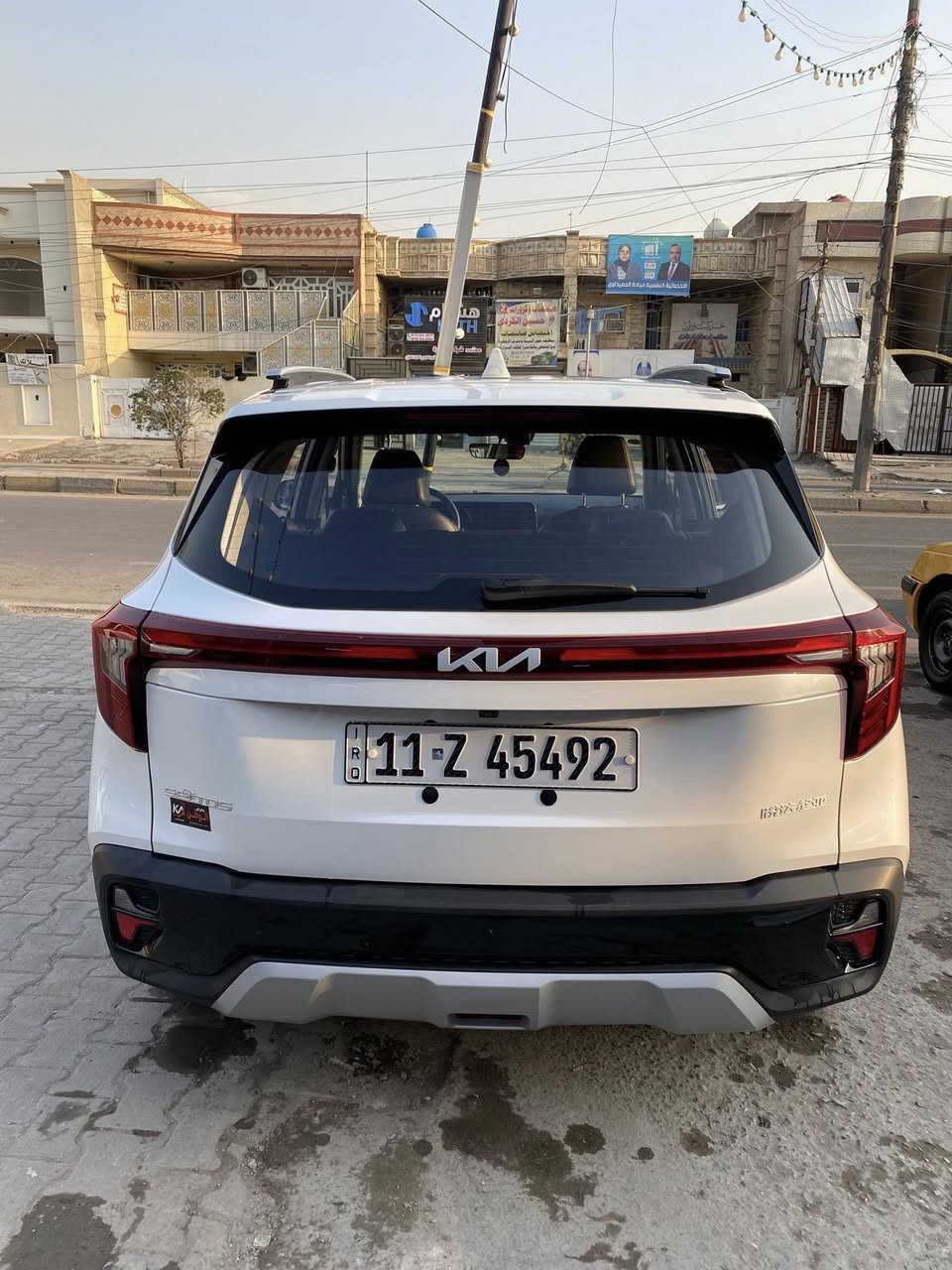 السلام عليكم
كيا سليتوس 2024 
خليجيه فول مواصفات 1/1
ماشيه حاليا 2000 جديده السياره بعدها بوضع الشركه
مكفوله من جميع النواحي 
فقط طخه معدل بارد على كد  اصبعين   في البنيد الامامي مثل ما موضح بل صوره  
الموصفات...
- بانوراما 
- بصمه 
- شاشه كبيره متصله مع داشبول ديجيتل وشاشه للكير 
- كامرا دواره 
- تبريد قطعتين تحكم لمسي 
- رادار امامي 
- تحديد مسار 
- توقف ذاتي 
- تثبيت سرعه 
- هاند بريك بصمه 
- اوتوهولد 
- حساسات امامي خلفي 
 من المواصفات الستاندر
السياره جدا نضيفه 
السبير والعده غير مستخدمات 
مع ارضيات تارتان اصليه وفرشه داشبول جديده 
السعر  175 ورقه وبيه مجال بسيط 
‏ ‭‬  ‬
للاستفسار ***********
‭0784 513 1945‬

