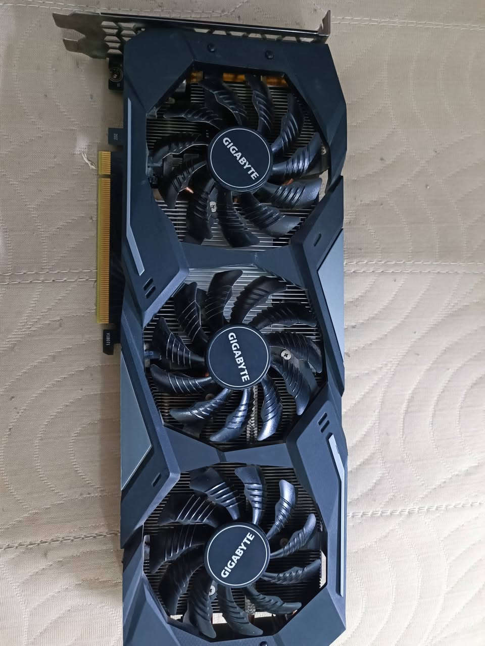السلام عليكم
RTX 2060 Super Gigabyte Gaming OC 3x
نسخة مكسورة السرعة 12% من كيكابايت
الكرت جدا نظيف مابي اي مشاكل و حرارته حلوة 65 الى 70 تحت اقصى ضغط
السعر 240 الف
مكاني بغداد الدورة هور رجب


**إذا كنت صاحب هذا الإعلان وتريد حذفه لأي سبب، رجاءا أرسل رسالة إلى الدعم الفني**