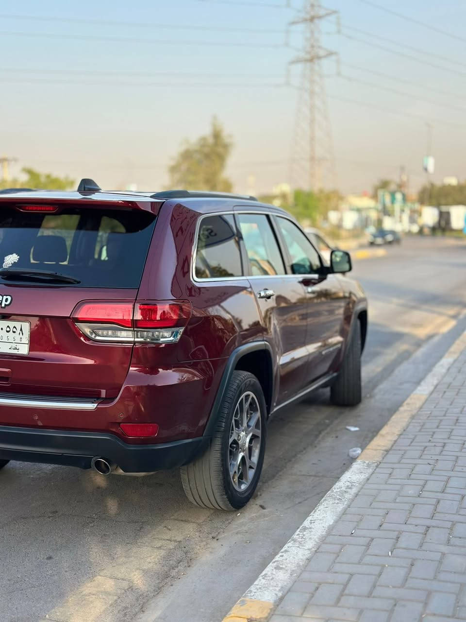 السلام عليكم...
جيب لمتد 2021... حادث جدآ بسييط بدون اي دواخل وبدون ايرباك صور الحادث بل المنشور...
ركن الجاملغ الخلفي وركن الباب فقط مشتغليه شغل مرتب 
فووول1/1 موصفات...
بصمه..
كشنات جلد قرميدي..
جنطه كهرباء..
حساسات..
راذارات.. خلفي امامي جانبي.. 
توقف ذاتي.. 
مري قلاب عل البك.. 
ويل كب كروم.. 
تشغيل عن بعد.. 
لون كرزي كفاله من الشخطه.. 
السياره جديده وباسمي.. رقمه بغداد الدولي الجديد.. 
البجم لد والبك لايت لد.. 
السعر ب 247... 
مكاني بغداد الكرخ حي الاعلام.. ***********..
