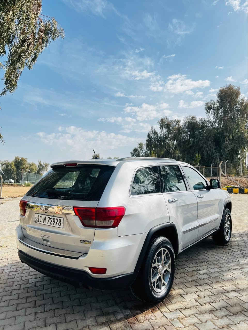 جيب 2011 وارد أمريكي بدون ضرر محرك 3600 بيه صبغ الجاملغ الامامي نصه الايمن 
ومبين بالصور وقبق الجنطه فقط بدون دواخل 
بدون ارباكات رقم بغداد جديد مكينه كير مكفولات الشراي يتصل *********** بغداد, العراق
