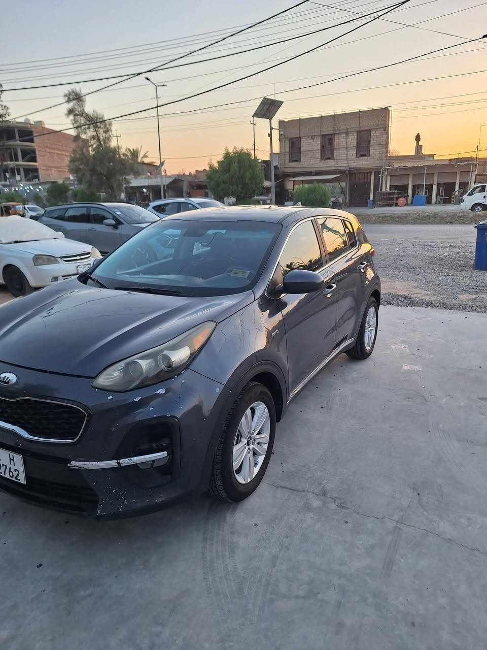 السلام عليكم
سبورتج أمريكي 2019 
محرك 2400 GDI
رقم بغداد انكليزي بأسمي 
كاميرا خلفية 
شاشة 
تبريد قطعتين
فور ويل درايف
فول تحكم استيرن 
شاشة اعطال 
مثبت سرعة 
حساس اطارات 
ويل كب ١٧
حادث أمريكا جاملغ أيسر أمامي وبنيد نفسهم راجعين ومصبوغين 
وبالعراق تبديل باب السائق نفس اللون وبارد شبر بالباب الخلفي 
السعر 135وبيها مجال 
***********
