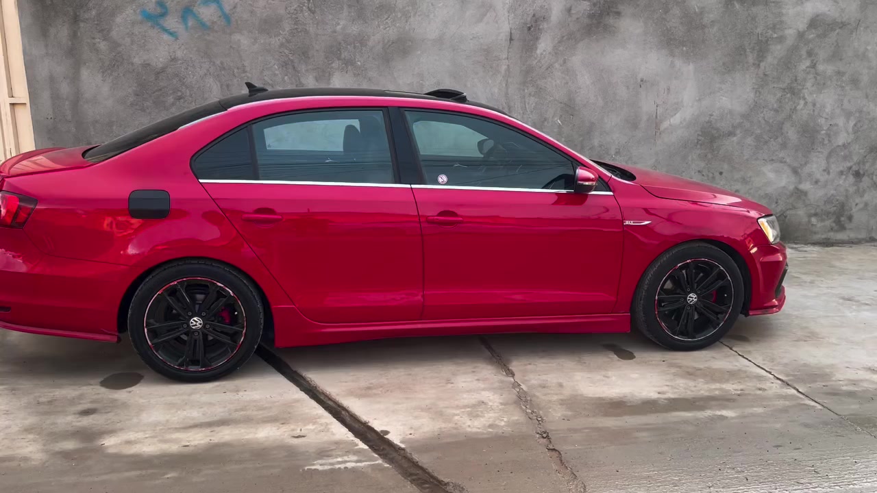 ⸻

للبيع فولكسفاغن جيتا 2017 – فول مواصفات

السيارة جيتا 2017 فول مواصفات
نظيفة وجاهزة للاستخدام

المواصفات:
 • محرك 1.8 تيربو قوي واقتصادي
 • قير 3 أوضاع:
 • عادي (D)
 • أوتوماتيك
 • سبورت (S)
 • مانيول + ستيرن شفتات
 • كشن جلد (بيها تتفيه  بالكشنات)
 • شاشة أصلية
 • رادار خلفي
 • صفحات
 • تحكم بالمقود
 • مكيف قوي ❄️
 • مرايا كهرب
 • جنوط ألمنيوم
 • ABS + Airbag

الحالة:السياره فقط بوند مبدل بدون صبغ 
 • الماكينة والجير شرط 
 • استخدام شخصي
 • فحص بأي مكان
 • ما محتاجة شي
 
📍المكان: _دهوك 
💰السعر: 127  وبيها مجال هواي  
📞للاتصال: ***********

⸻
