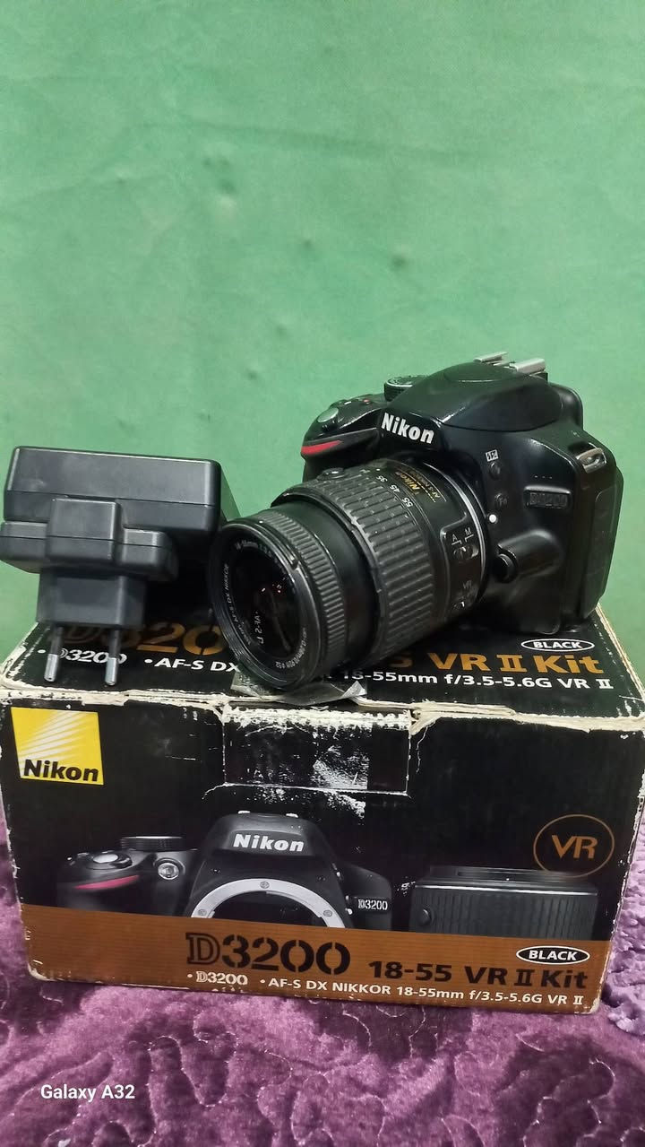 كامرة نيكون ٣٢٠٠ للبيع بسعر ١٥٠ الف توصيل موجود للاتصال ***********
