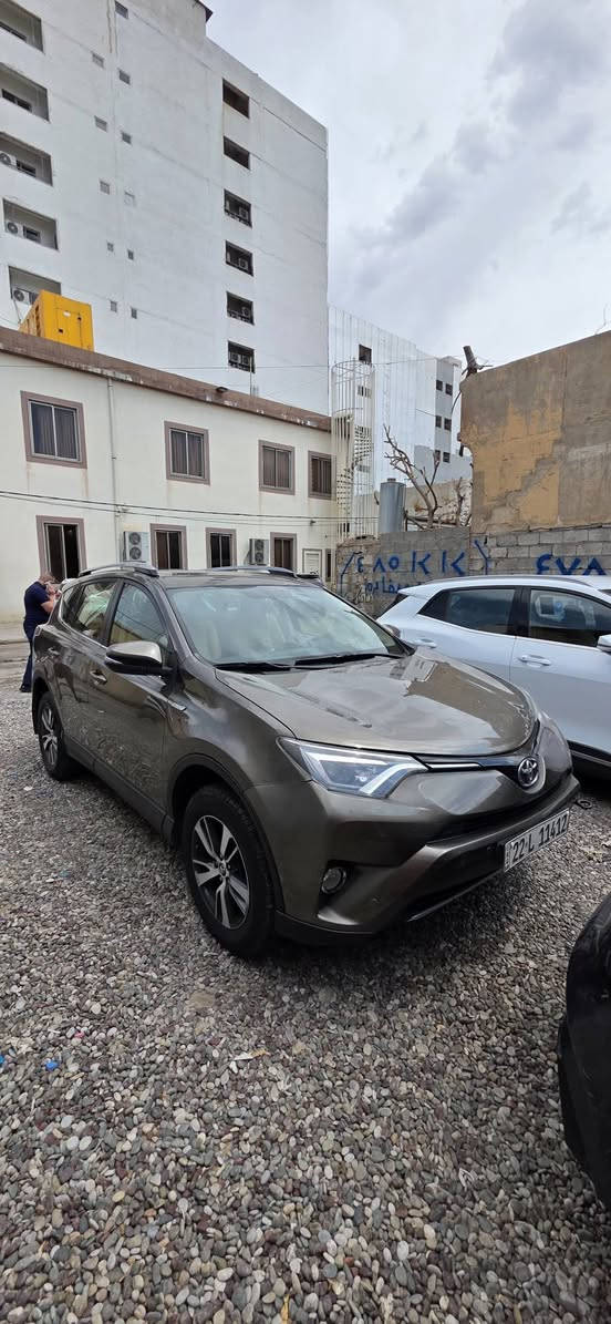 السلام عليكم.
للبيع تويوتا راف فور RAV4 موديل 2018
 بـ144 ورقة وبيها مجال 
خليجي وكالة شركة ساز  فول مواصفات لمتدد 
رقم اربيل الدولي. تحويل مباشر باسمي
محرك ٢٥٠٠
( صبغ جاملغ خلفي وجاملغين امامي - وبيها بارد بسيط )
المكان : بغداد - 
رقم الهاتف : ***********
