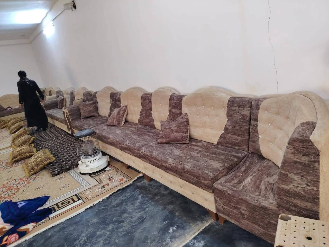السلام عليكم اخوان تخم. حطاطه نضيف جدا ،، ٢٨ متر سعره مليون و ٧٥٠ وبيه مجال مكانه حديثه الحقلانيه ***********
