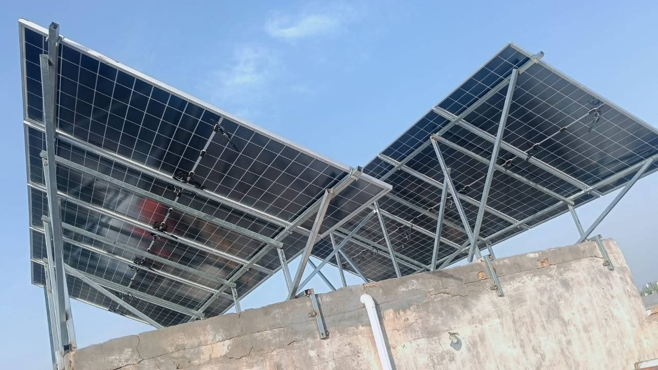 ☀️ بفضل الله تعالى تم تنفيذ منظومة طاقة شمسية متكاملة ☀️

نفخر في مكتب الأستاذ للطاقة الشمسية – الديوانية بتقديم حلول طاقة موثوقة وعالية الكفاءة، باستخدام أفضل العلامات التجارية العالمية.

🔋 مواصفات المنظومة:
✅ تجهيز أكثر من 20 أمبير نهاري في ساعات الذروة.
✅ تجهيز 10 أمبير ليلي بفضل نظام التخزين.

مكونات المنظومة:
🔹 10 ألواح شمسية LONGI HIMO X10 بقدرة 650 واط للوح.
🔹 انفرتر Deye 6kW عالي الكفاءة.
🔹 بطارية ليثيوم Svolt 10KW لضمان تشغيل مستقر طوال الليل.

✨ استثمر في الطاقة الشمسية وقلل فاتورة الكهرباء، مع ضمان جودة التركيب وخدمة ما بعد البيع.

📱 للاستفسار والطلب:
واتساب: ***********
اتصال: ***********

مكتب الأستاذ للطاقة الشمسية – الديوانية
خبرة • جودة • ثقة
