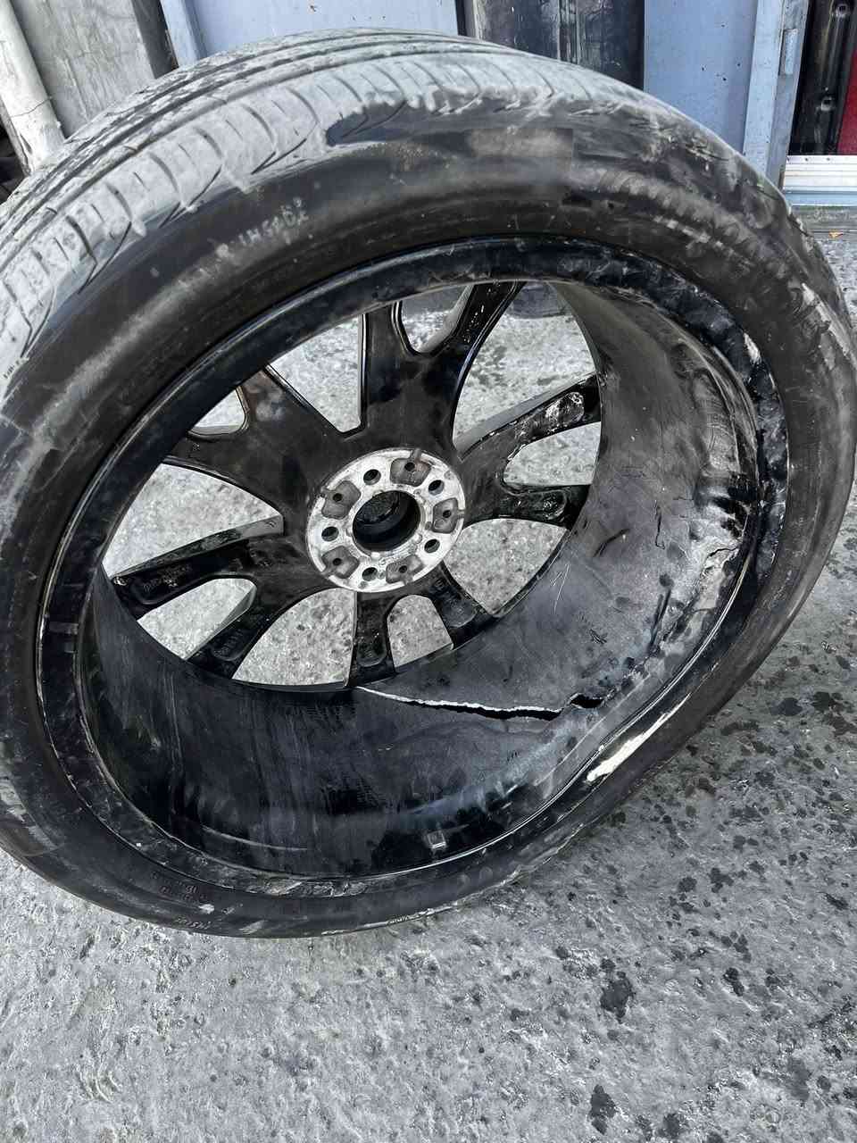 BAM X7
ويل كب معى تاير حجم 22
اثنان متضرر الويل 
الستفسار ***********
