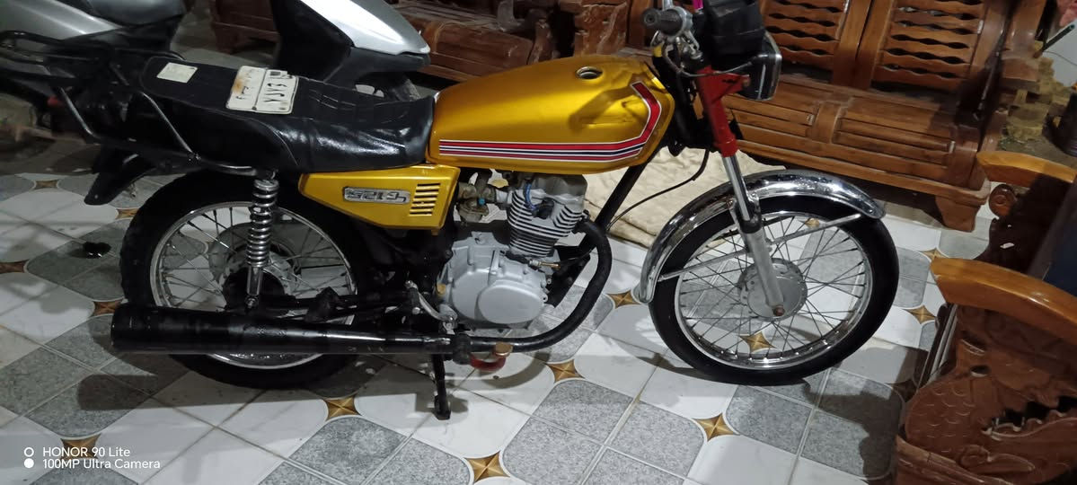 رقم وسنويه
شاصي ١١ الباقي نامه جديد
ماندل راعيه
سعرها مناسب مال مستعجل
شراي اتصل ***********
