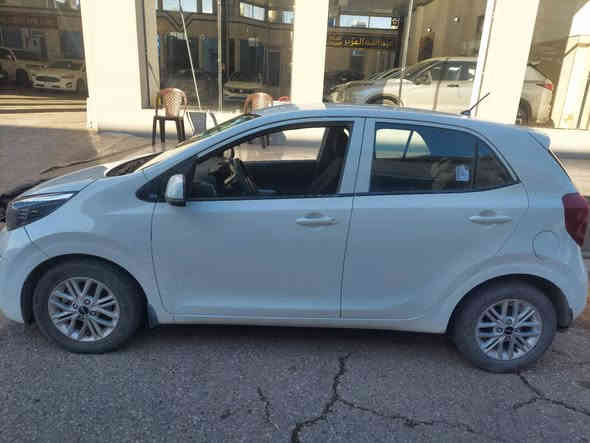 سيارة كيا بيكانتو
موديل 2023 
ماخذها زيرو رقم شمالي 
4 سلندر 
مركبلها شاشة مع كامرة خلفية 
كل قطعها كاملة 
ماشية 22 الف
ضررها بابين صبغ جهة السايق و مبدل الجاملغ هم 
السعر 110 وبيها مجال 
الرقم ***********  ***********
