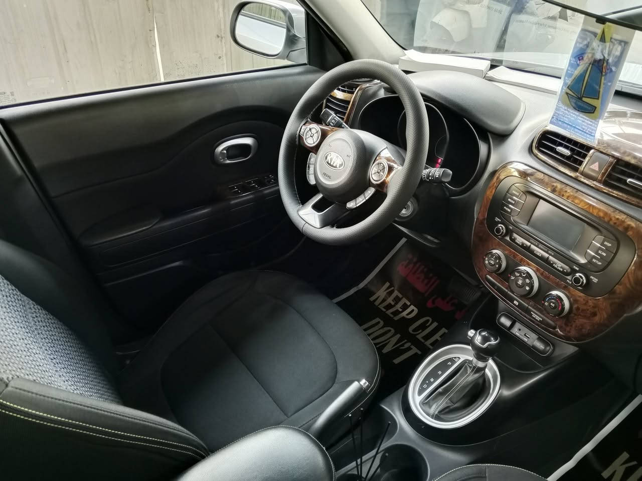 كيا سول 2016 محرك 2000 ويل جبير داخل صاج
تحكمات رباعيه شاشه وكامره وبلوتوث سياره ماشيه 74الف حقيقي بدون صبغ كفاله عامه فقط بارد باب الصدر
والهلال الخلفي بارد فقط سعره 123ورقه رقم بغداد دولي 
للاستفسار ***********
