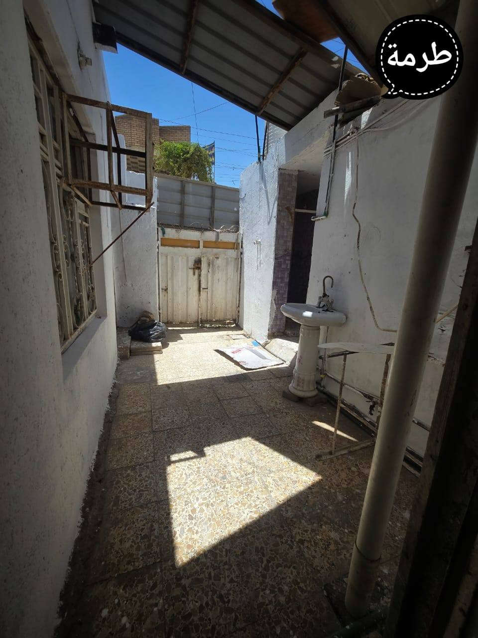 بيت ٩٨ متر للبيع 🏠
عنوان العزة القديمة نهاية شارع المركز 

غرفتين + هول + مطبخ + صالة + طرمة 
السعر ٤٠ قفلة 
للاتصال📞

***********📞

***********📞
