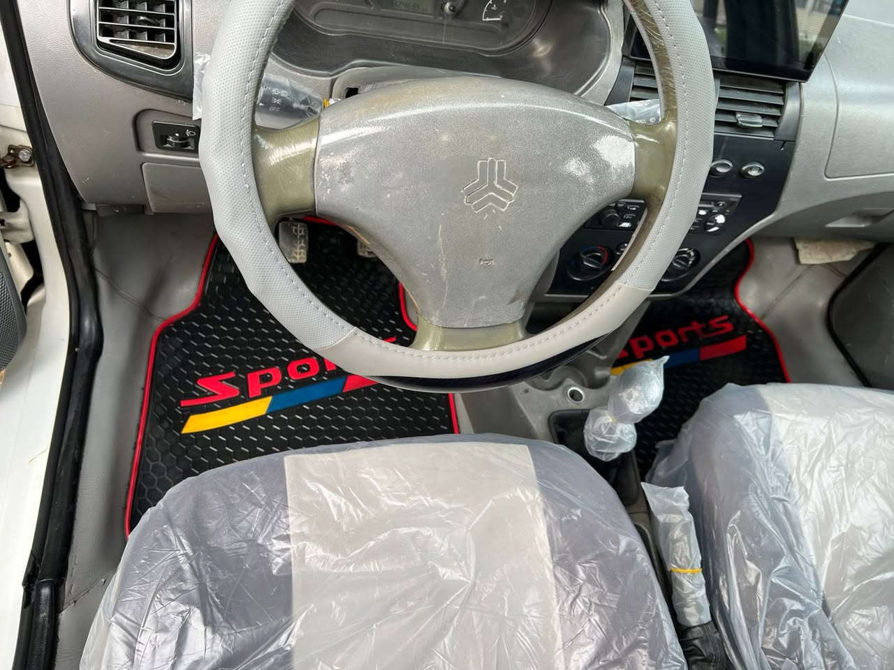 السلام عليكم تايبا ١٥ محرك كير قبل سبوع جديد صدر امامي خلفي جديد تخم تاير شاشه كهربايات كلهه كامله سنويه جديدة ارقام جدد هزة جديدة بيهه رش جاملغ خلفي رش غير شي اني مسول اوبيهه شبرين بلباب بس شرط السونار مكاني بغداد الحريه السعر ٤٨ / *********** اخوان مكلف بنشر
