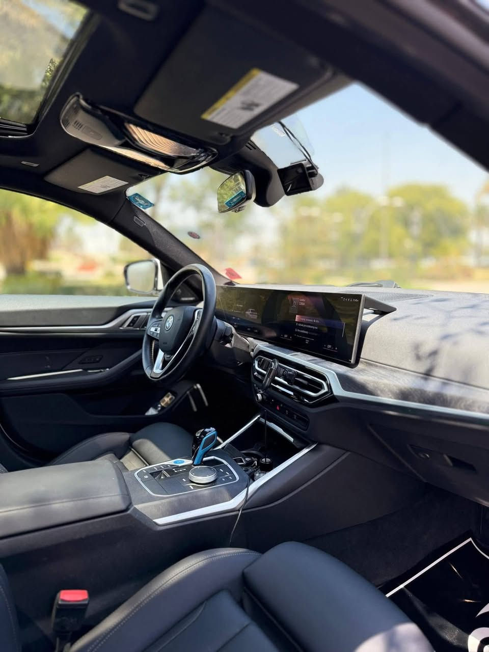 BMW i4 Edrive40 2023
كهرباء بالكامل
. .
المواصفات :
  
 بطارية 84 كيلو واط  (الشحنة تمشي 400-500 كيلومتر)
بانوراما
لايتات امامية متحركة عدسة Adaptive laser led 
حساسات امامية وخلفية 
رادات جانبية وامامية
كاميرا  خلفية 
توقف ذاتي 
تنبيه اصدام للمركبات وللاشخاص
محدد ومثبت سرعة + تنبيه الخروج من المسار
نظام الترفيه idrive 8 احدث نظام 
ممكن عرض خريطة ويز على الشاشة الاماميه (امام السائق)
المسافة المقطوعة 29,000 ميل 
مقاعد كهرباء + تسخين مقاعد + تسخين مقود قيادة
اوامر صوتيه في النظام الترفيهي 
السرعة من 0-100 خلال 5 ثواني 
حادث السيارة : الجاملغ الخلفي فقط
بدون ايرباك (ايرباكات سليمة )
السيارة جديدة جداً ونظيفة ومناقصها اي شي 

مكان السيارة اربيل / موصل 

رقم الهاتف
 ***********
السعر 30,000$
