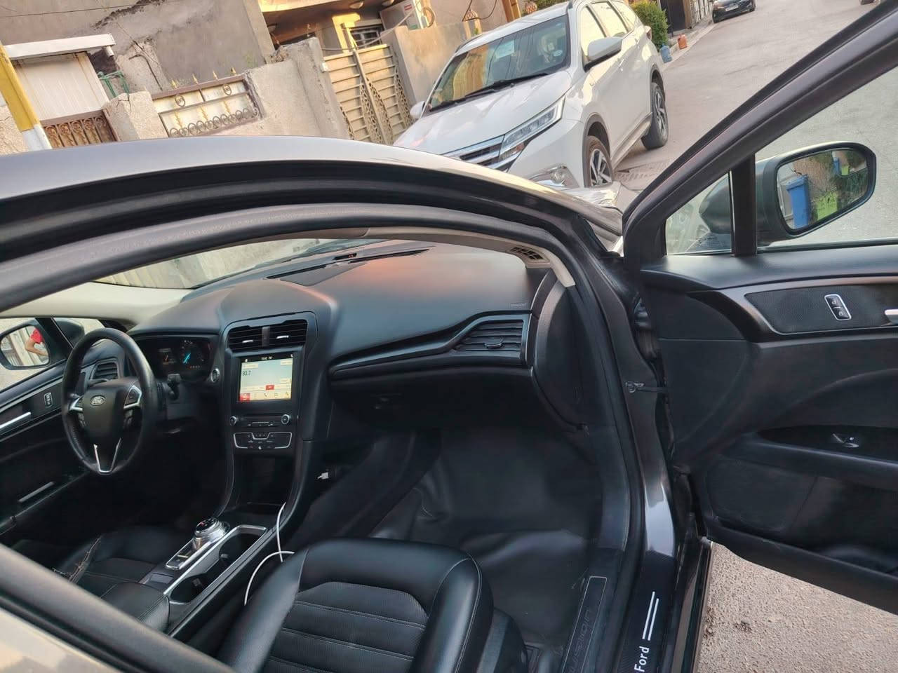 سياره فورد فيوجن موديل ٢٠١٨ السعر 98 وبيه مجال رقم بغداد للاتصال ***********
