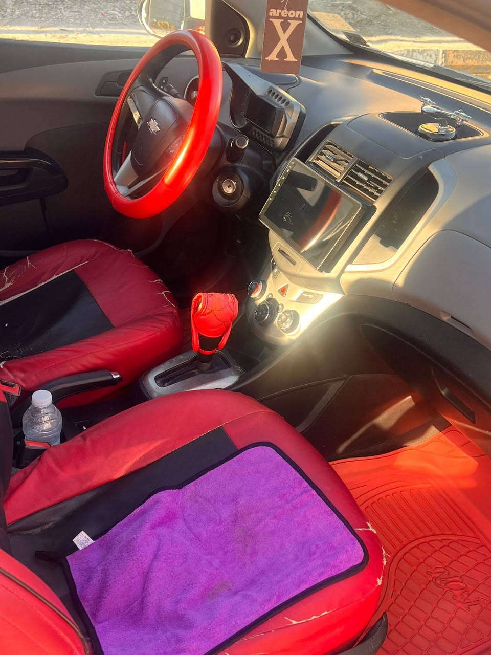 السلام عليكم شوفرليت سونك موديل 2016مكينه 1800مكينه وكير وحداديه وتخم تايرات جددالتبريد ثلج والتدفئه  كهربائباته شغاله من الدعاميه للدعاميه السياره جديده  ربع دينار مذب عليه السياره بيه الجاملغ والبنيد ونص باب الصدر بدون ضربه  السنويه جديده  لل29 السعر ٦٨ وبيه مجال للشراي مكاني كربلاء طويريج الاتصال على الرقم *********** الشراي يتصل رجاءآ
