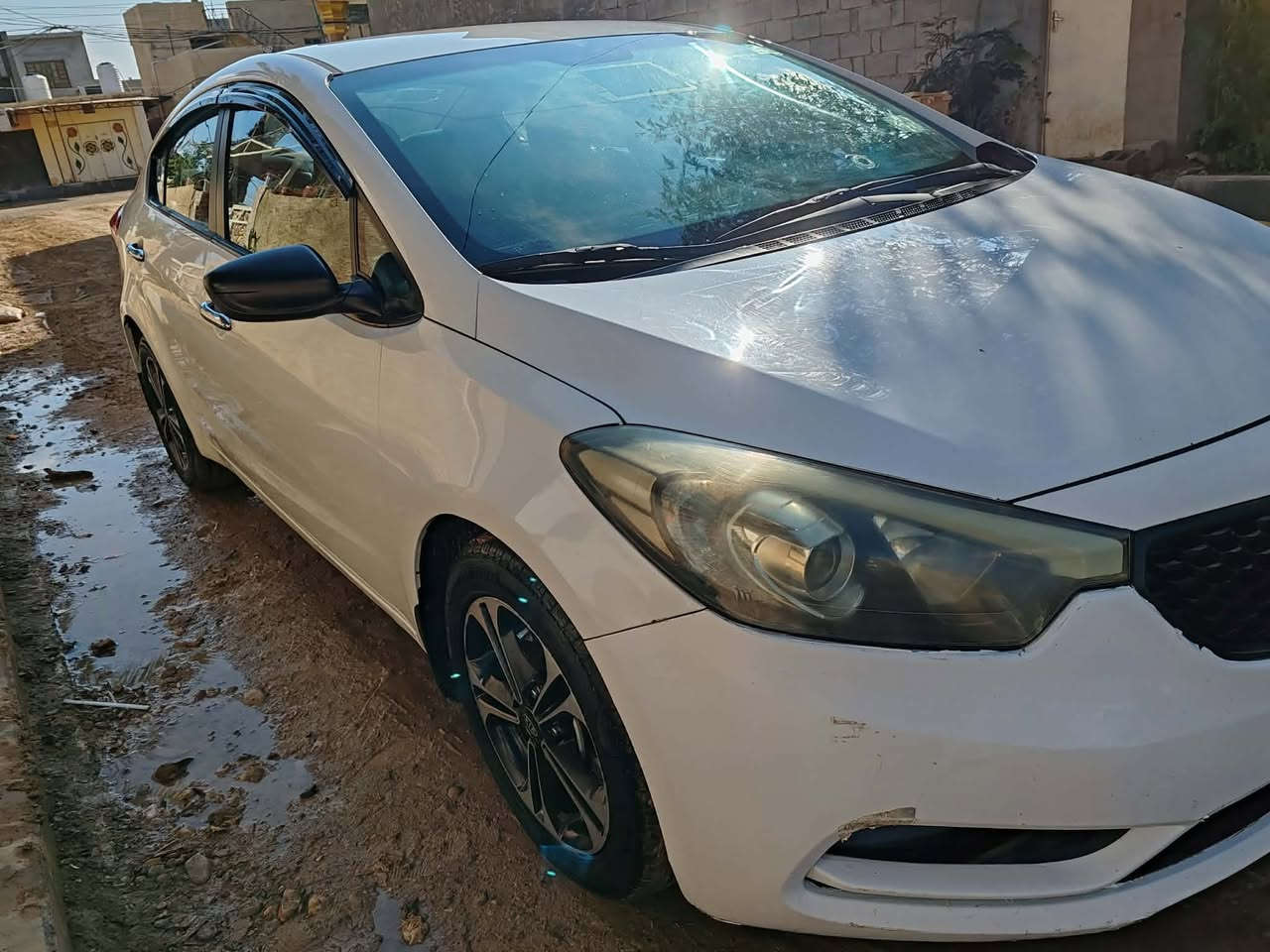 سلام عليكم ..
سيراتو 14 خليجي بسمنا 
سيارة نضيفة جدا 
كير مكينة مكفول تخم تاير 
سونار مرفق البنيد فابلون غير مصبوغ 
السيارة بدون صبغ عدا التكحيل الموضح بالسونار فقط
سعر 123 بيها مجال قليل
مكان ناحية السلام طريق دلي عباس 
***********
