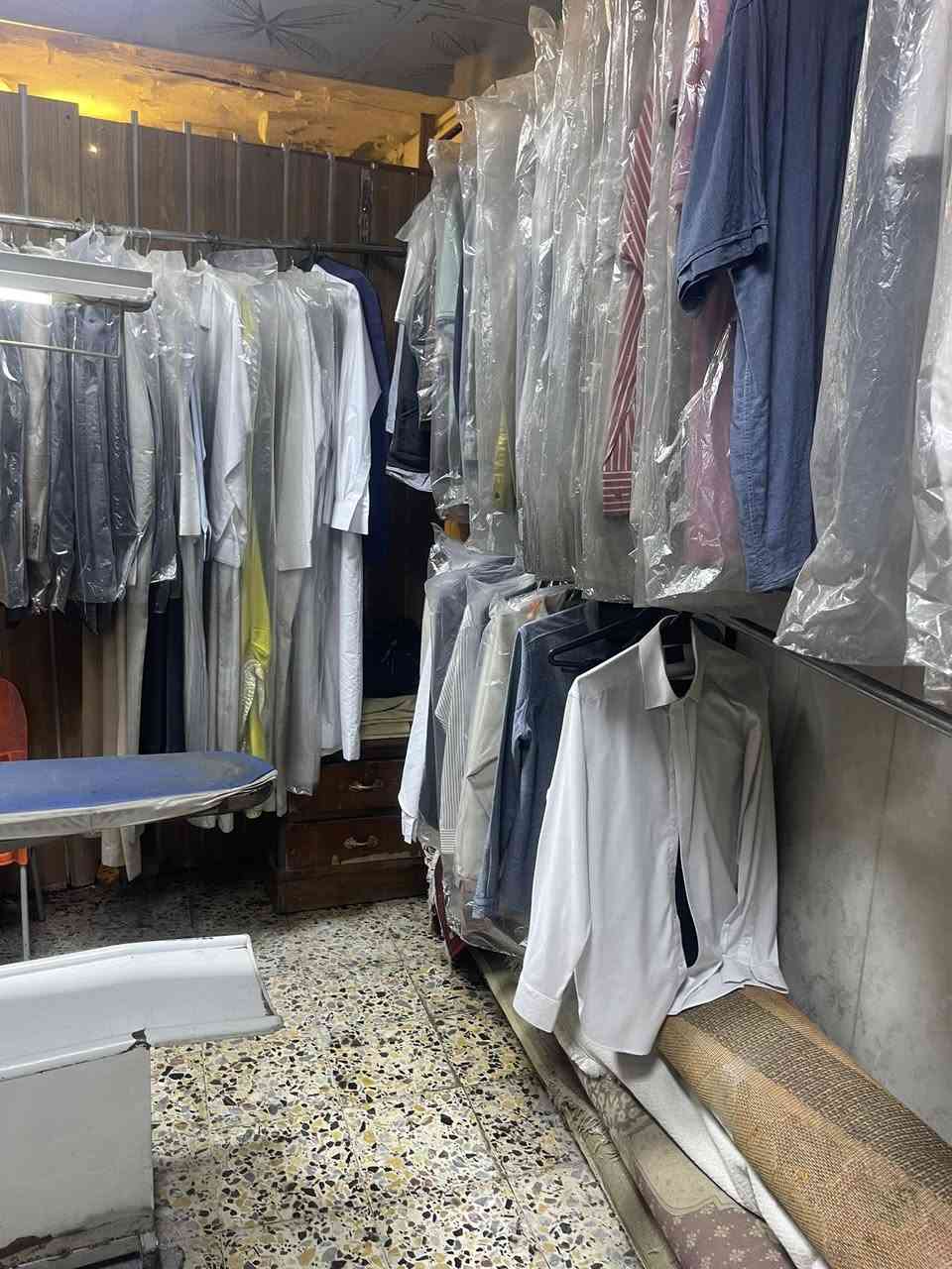 السلام عليكم رمضان كريم عليكم مكوى للبيع كامل وشغال شرط الشغل حركه خير من الله بيه معاميل هواي ما بي اي نقص كبل توكل على الله واسترزق بي 
مكينه نورفه تركي 
جلايه باله مع فرجه 
غسالات صغيره وكبيره 
ستانات زوالي 
سبّلت ثنين طن 
كامل مكمل من كل النواحي 
وباقي تفاصيل اتصل وتدلل*********** غير متواجد عل الفيس 
العنوان بغداد. بغداد الجديده للعلم مكان المحل والمساحه الكدامه خير من الله
