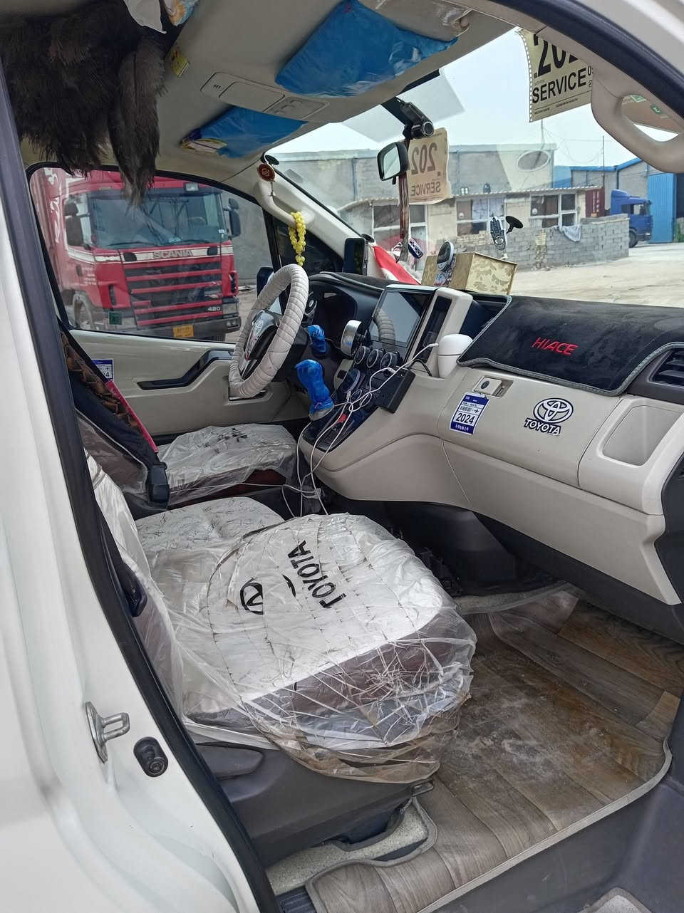 السلام عليكم هايسه ام البوز موديل ٢٠٢٠ فول كير عادي بانزين محور منظومه غاز تبريد محور ثلج ترهم مراوس كوستر 17 للاستفسار على الرقم ***********
