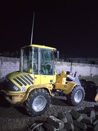 شفل فالفو حجم ٣٥ منفيس موديل ٢٠٠٣ بيع مستعجل دفتر و١٠ وبي مجال  077153...