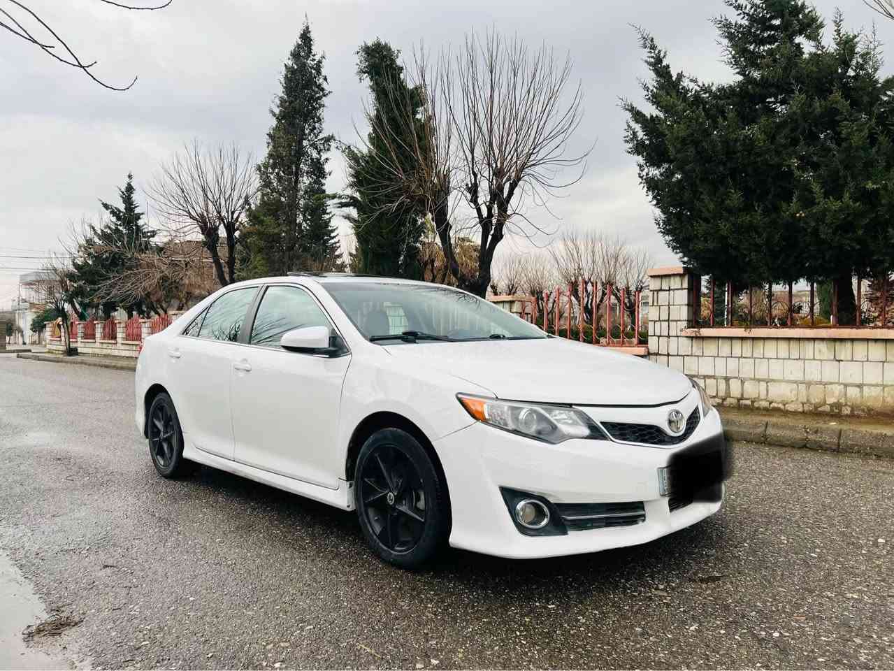 کامری 2012  سلایت
سەیارەکە نمونەیە لەجوانی
بێ ساردو شوخت
گێڕومەکینەی بەشەرت
ڕەقەم وسەنەوی نوییە
بێ مەسروفە
سێ پارچەی هەیە کەمێک ناوەکەی گرتوە
***********
***********
شوێن: قەلادزێ بشدار, السليمانية
