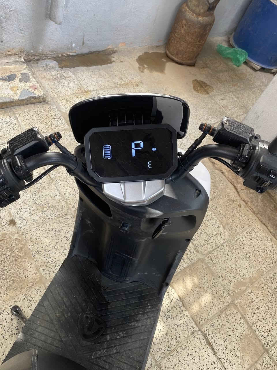 سلام عليكم ماطور نوعيه ريان صارله 5ايام مستخدم فقط 6 بطاريات 3نمر سرعه لايت زينون عالي ناصي ما مفتوح بي برغي السعر 850 وبي مجال للشراي 
*********** رقم العنوان موصل دركزليه
